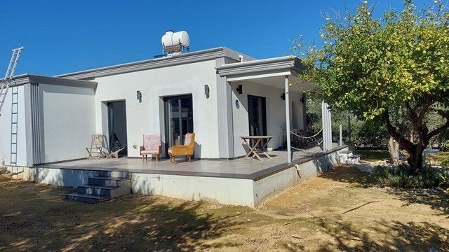 ⭐TEK YETKILI⭐ Girne Alsancak Escape Bölgesin de Denize 100m. Mesafede Tek katlı bungalow + Yardımcı Ev -Banka Kredisine Uygundur