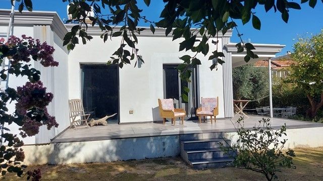 ⭐TEK YETKILI⭐ Girne Alsancak Escape Bölgesin de Denize 100m. Mesafede Tek katlı bungalow + Yardımcı Ev -Banka Kredisine Uygundur