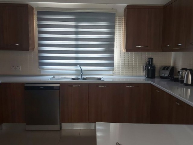 Kyrenia Edremit te zu vermieten 2 + 1 Wohnung ** 