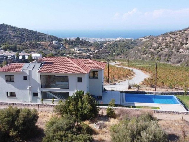 Luxusvilla mit 4 Schlafzimmern zum Verkauf in Alsancak