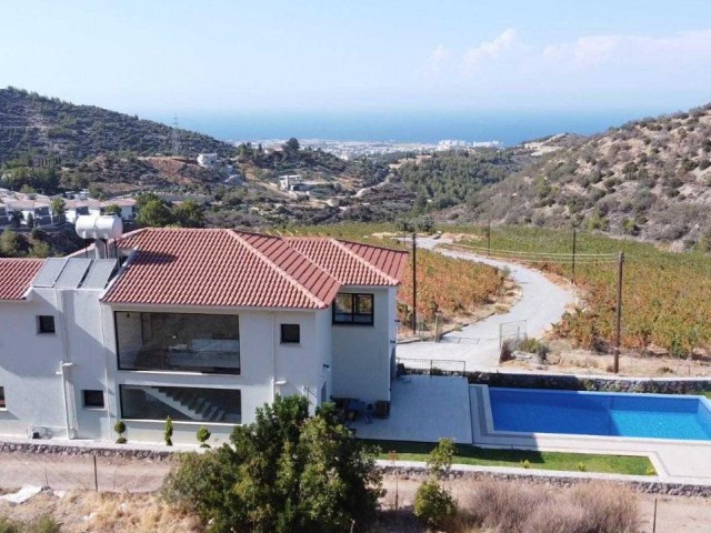 Luxusvilla mit 4 Schlafzimmern zum Verkauf in Alsancak