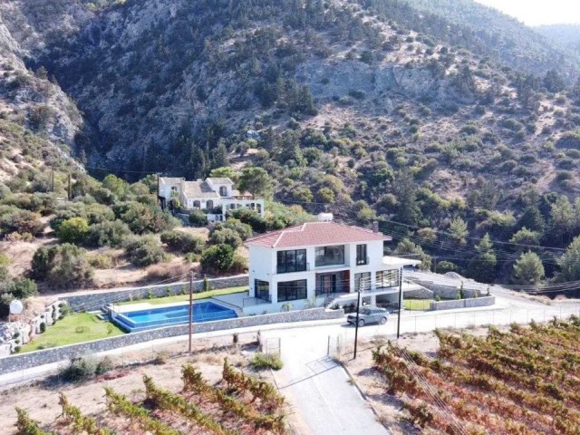 4 Bedroom Luxury Villa for sale in Alsancak