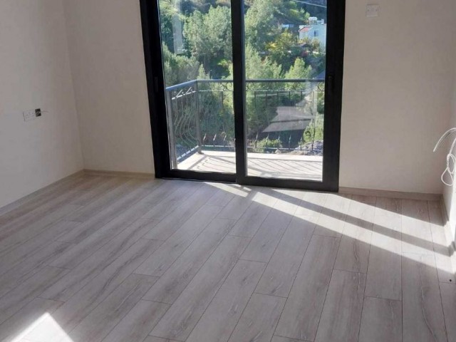 Alsancak'ta Satılık 4 Yatak Odalı Lüks Villa