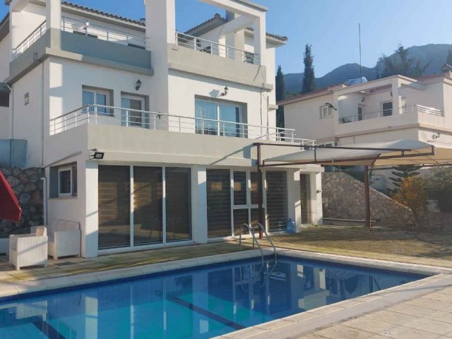 Girne Edremit'te Kiralik 3+1 Villa