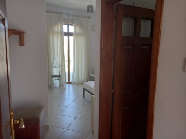 Alsancakta 3+1 Dağ ve Deniz Manzaralı Özel Havuzlu Sessiz Sakin Bölgede Kiralık Villa