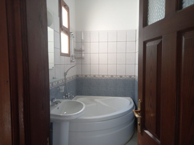 Alsancakta 3+1 Dağ ve Deniz Manzaralı Özel Havuzlu Sessiz Sakin Bölgede Kiralık Villa