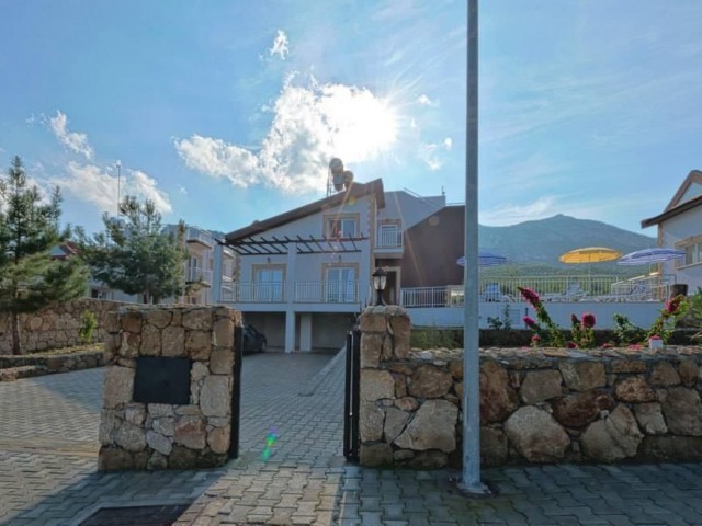 4+1 VILLA ZUR TÄGLICHEN MIETE IN KYRENIA CHATALKÖY DE FUL MÖBLIERT ** 