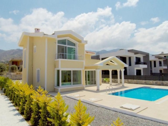 3+1 VILLA MIT SWIMMINGPOOL ZUR TÄGLICHEN MIETE IN ALSANCAK ** 