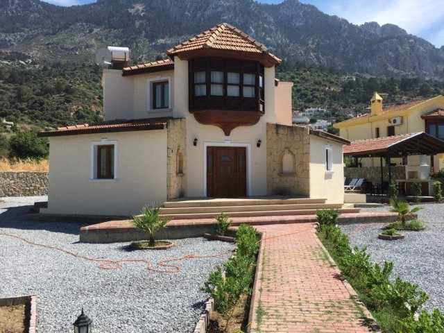 4+1 VILLA WITH SWIMMING POOL AND FURNISHED FOR RENT IN KYRENIA LAPTA ** 