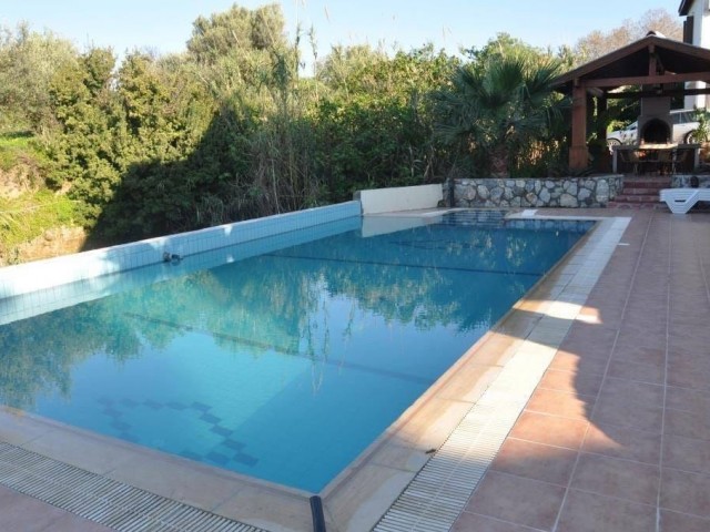 5+1 VILLA WITH POOL FOR DAILY RENTAL IN ALSANCAK ** 