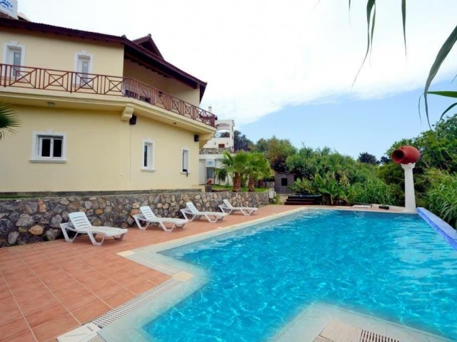 5+1 VILLA WITH POOL FOR DAILY RENTAL IN ALSANCAK ** 