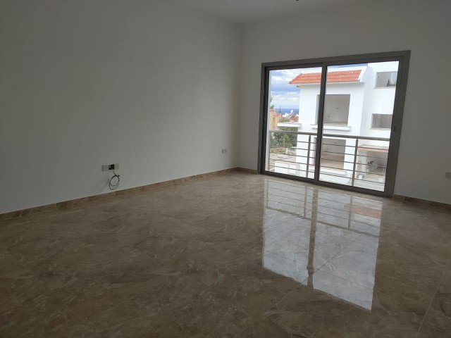 FIRSAT!!! ALSANCAK TA VİLLA BÖLGESİNDE  DAĞ VE DENİZ MANZARALI SATILIK YENİ 2+1 DAİRE 