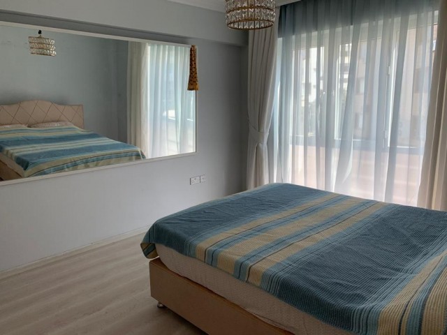 VOLL MÖBLIERTE 3 + 2 LOFT-WOHNUNG ZUM VERKAUF IN EINEM PRIVATEN ORT MIT MEERBLICK IM ZENTRUM VON KYRENIA ** 