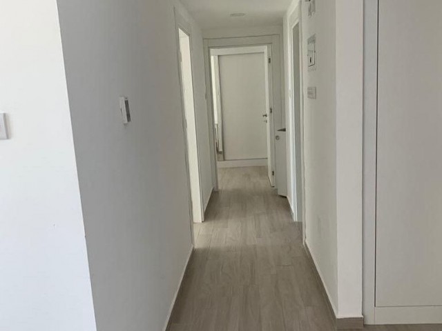 GİRNE MERKEZDE LÜKS REZİDANS TA KİRALIK 2+1 FUL EŞYALI DAİRE