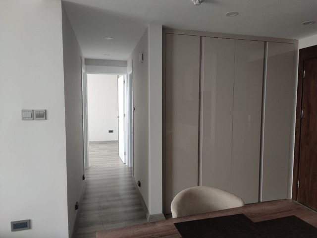 2+1 VOLL MÖBLIERTES PENTHOUSE ZUR MIETE IN LUXUSRESIDENZ IM ZENTRUM VON KYRENIA ** 