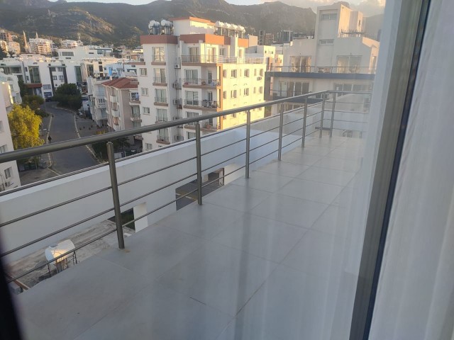 3 + 1 voll möbliertes Luxus-penthouse zur Miete im Zentrum von Kyrenia ** 