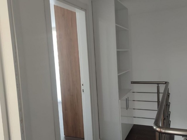 3 + 1 voll möbliertes Luxus-penthouse zur Miete im Zentrum von Kyrenia ** 