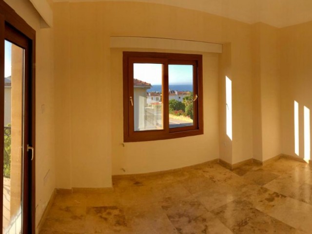 WUNDERSCHÖNE VILLA ZUM VERKAUF IN CHATALKÖY MIT MEER-UND BERGBLICK, 1500M2 GARTEN 5*10 POOL ! ** 