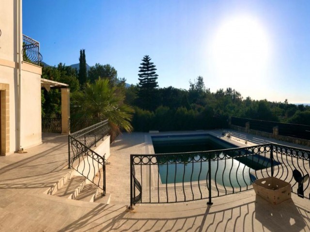 WUNDERSCHÖNE VILLA ZUM VERKAUF IN CHATALKÖY MIT MEER-UND BERGBLICK, 1500M2 GARTEN 5*10 POOL ! ** 