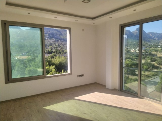 3 + 1 DUPLEX PENTHOSUE WOHNUNG ZUM VERKAUF IN DER TÜRKISCHEN TAT IM ZENTRUM VON KYRENIA ** 