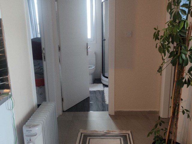 LUXUS NULL WOHNUNG ZU VERMIETEN 2+1 IM ZENTRUM VON KYRENIA. ** 