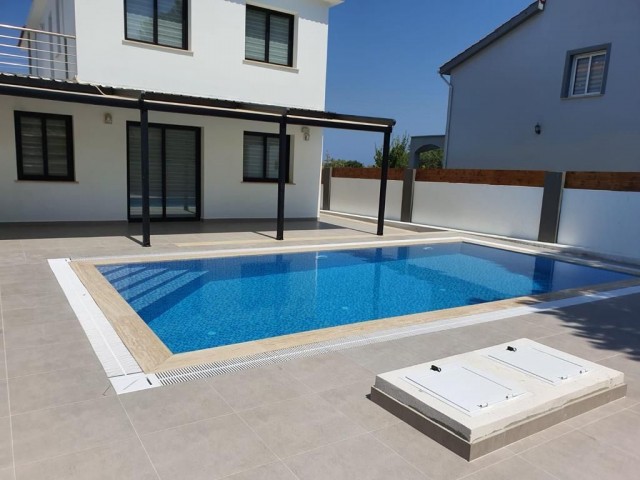 LUXUSVILLA MIT 4 SCHLAFZIMMERN ZUM VERKAUF IN KYRENIA ** 