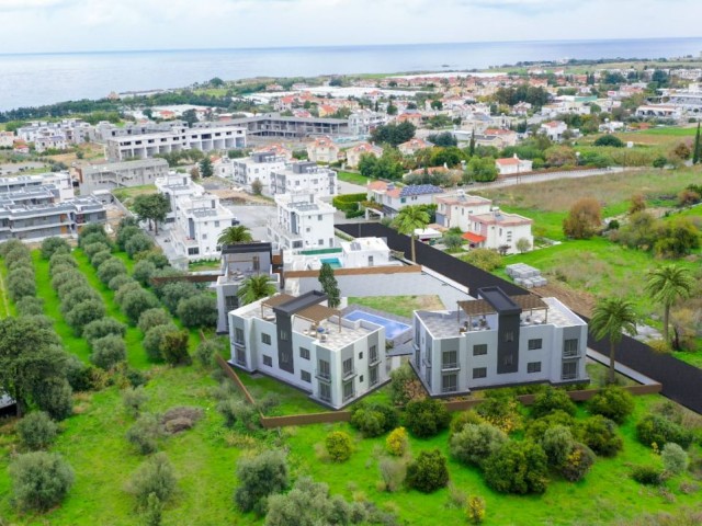 Girne Aslancakta Havuzlu Site İçinde Özel Bahçeli 2+1 Satılık Daire.