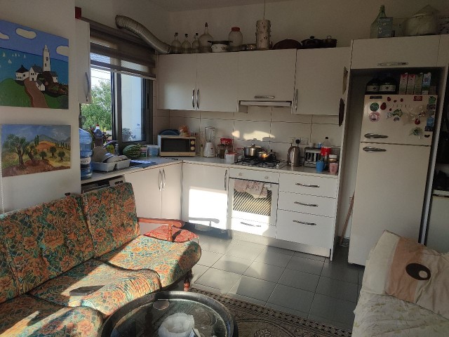 1+1 Wohnung zum Verkauf mit eigener Terrasse mit Meer-und Bergblick in Kyrenia Karaoglanoglu ** 