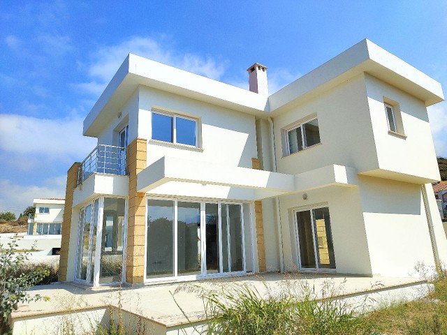 Villa zum Verkauf in Alsancakata mit Berg- und Meerblick, bezugsfertig 