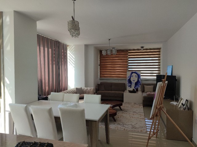 Girne merkezde satılık Lüks 2+1 penthouse 