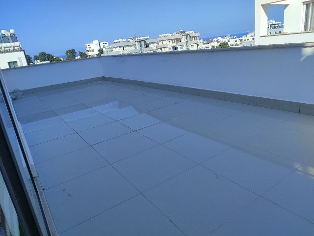 Girne merkezde satılık Lüks 2+1 penthouse 