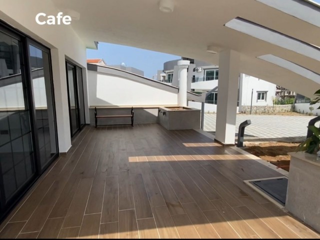  Girne Karaoğlanoğlu de lüks sitede satılık 1+1 penthouse 