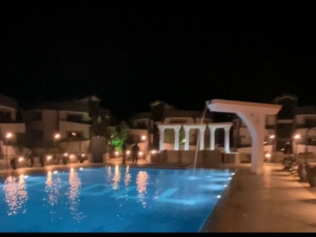 1+1 Penthouse zum Verkauf in einem Luxuskomplex in Karaoğlanoğlu, Girne