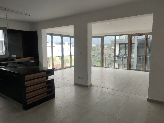 3+1 modernes Super-Luxus-Penthouse zum Verkauf im Zentrum von Kyrenia