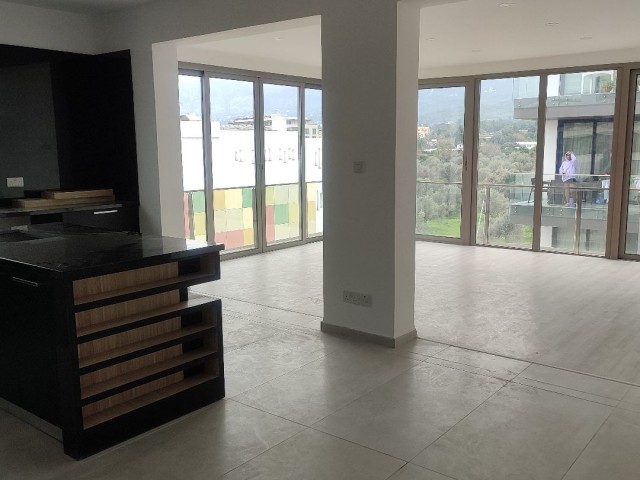 3+1 modernes Super-Luxus-Penthouse zum Verkauf im Zentrum von Kyrenia