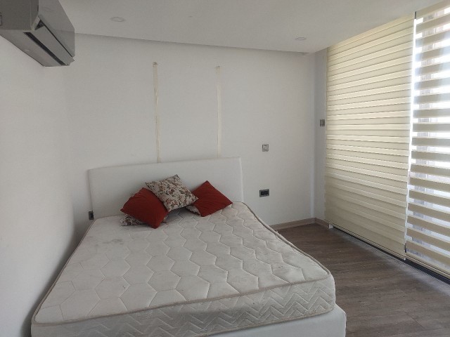 2+1 luxury penthouse for rent in a complex in the center of Kyrenia