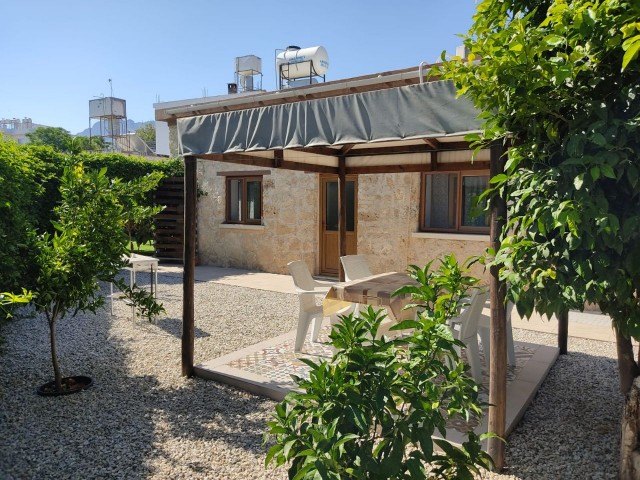 3+1 Villa und 2+1 Bungalow zu verkaufen auf 1800m2 Grundstück in Alsancak, Kyrenia