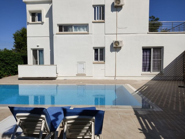 3+1 Villa und 2+1 Bungalow zu verkaufen auf 1800m2 Grundstück in Alsancak, Kyrenia