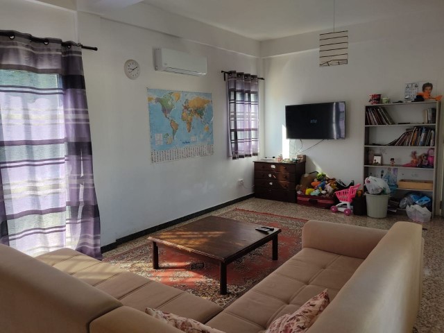 Girne Alsancakta 1800m2 arazi içerisinde satılık  3+1 villa ve 2+1  bungalow