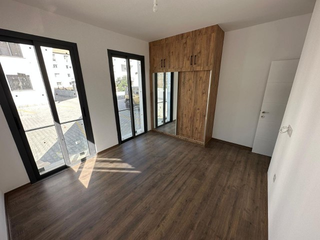 Bezugsfertig in Alsancak 2+1 Neubauwohnung zu verkaufen