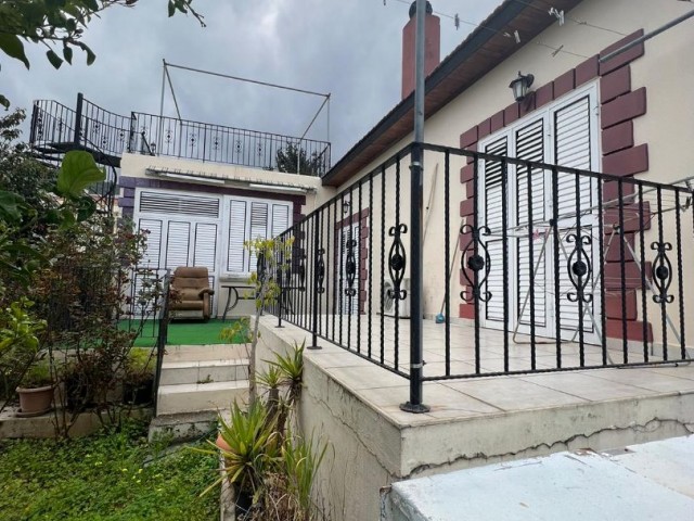 Detached house for sale in a complex in Alsancak