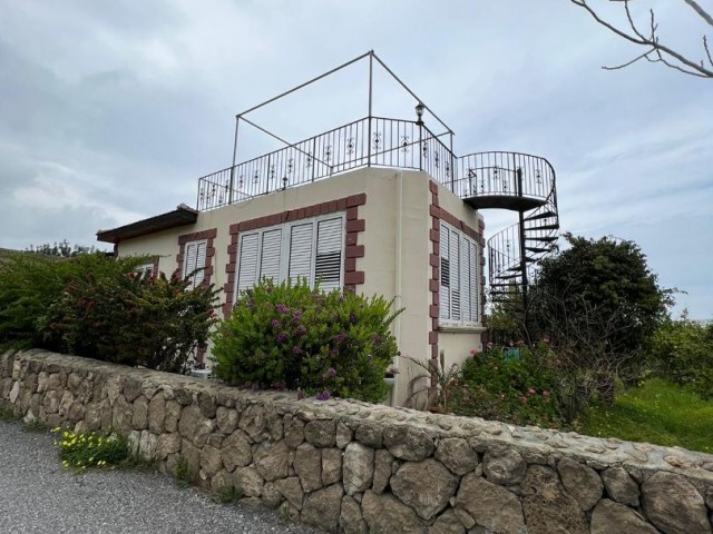 Detached house for sale in a complex in Alsancak