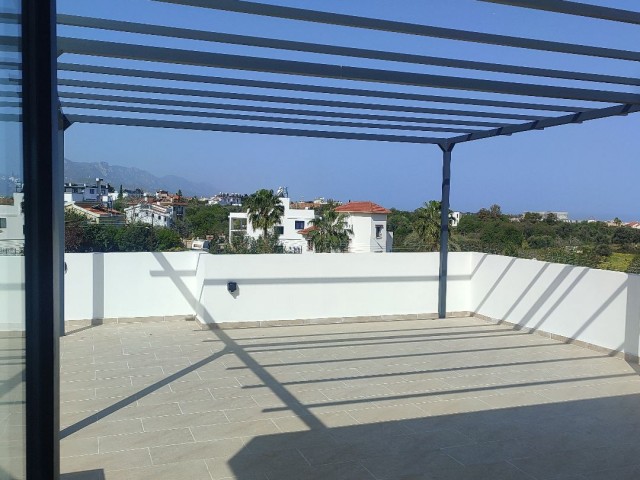 2+1 Luxuswohnung zum Verkauf in Girne Çatalköy, bezugsfertig, mit eigener Terrasse