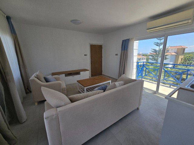 2+1 Penthouse-Wohnung zum Verkauf mit Meerblick in einem Luxusgrundstück mit Pool in Alsancak, Kyrenia!