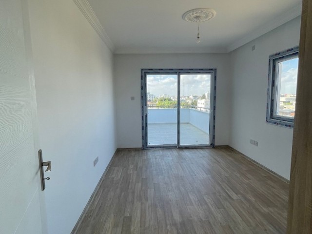 GAZİMAĞUSA MERKEZDE SATILIK 3+1 YENİ PENTHOUSE SON 1 DAİRE