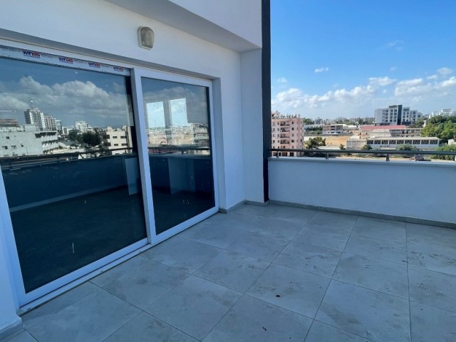 GAZİMAĞUSA MERKEZDE SATILIK 3+1 YENİ PENTHOUSE SON 1 DAİRE