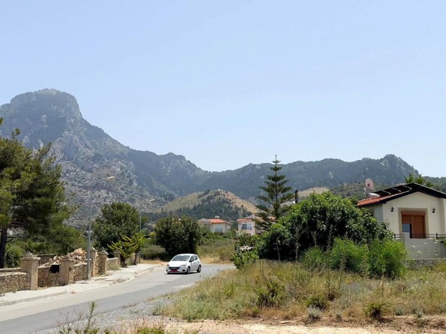 Land with Turkish cob in Karsiyaka, Kyrenia, with excellent sea and mountain views suitable for villas.  Offers are taken for construction. 05338403555 ** 