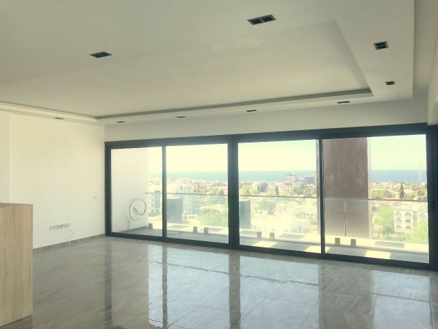 Girne Merkez'de özel yüzme havuzlu ve özel asansörü ve özel kapalı garajı ile lüks Penthouse. Türk tapulu ve hemen taşınmaya hazır. Konforlu bir hayat arayanlara özel tasarım!! 05338403555