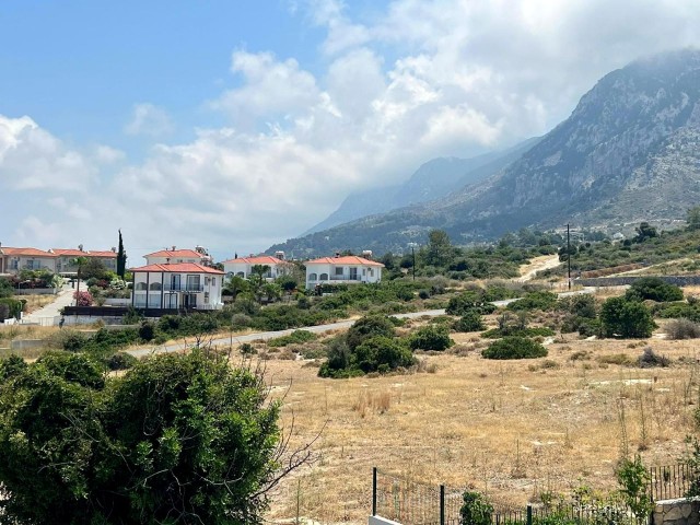 Kyrenia Karsiyaka ist auch 2 Minuten Fahrt vom Meer entfernt. Villa mit privatem Pool, elektrische Jalousien, Haushaltsgeräte, Fliegengitter, bereit für COB, Berg-und Meerblick.. 05338403555 ** 