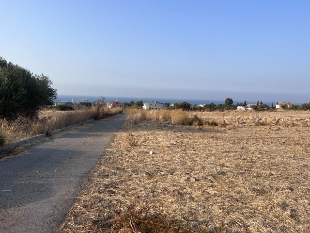 Land suitable for the construction of villas or sites in Kyrenia Alsancak. The equivalent is the cob. 05338403555 ** 